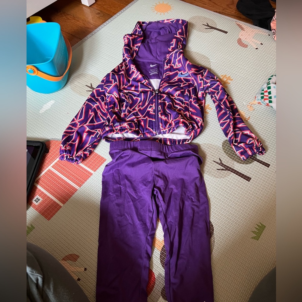 Nike toddler purple hoodie 2 piece set great condition size 2T